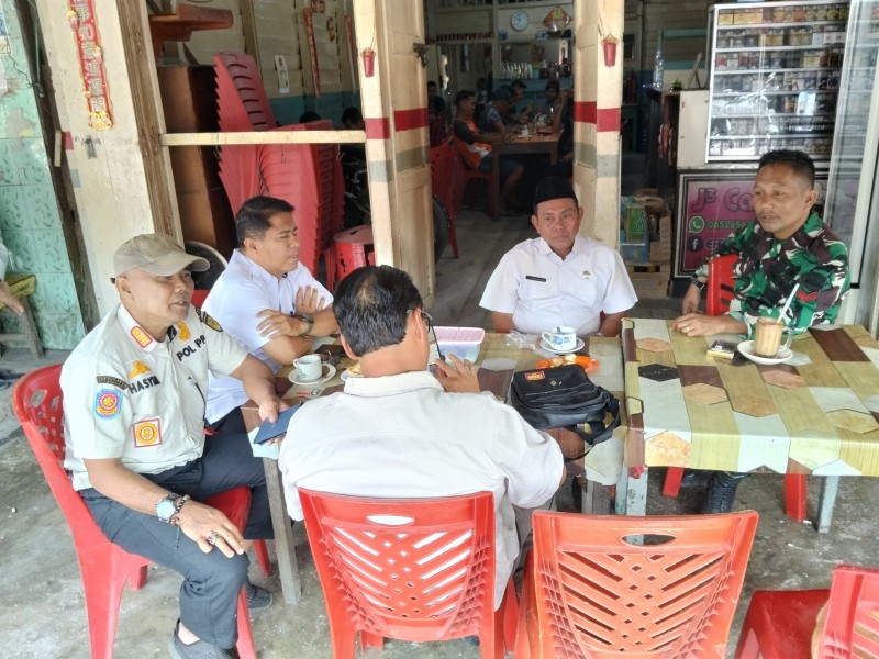 Babinsa Koramil 05/Gas Koptu Umar Nasution Komsos Dengan UPIKA Kecamatan Gaung Anak Serka Jalin Silaturahmi