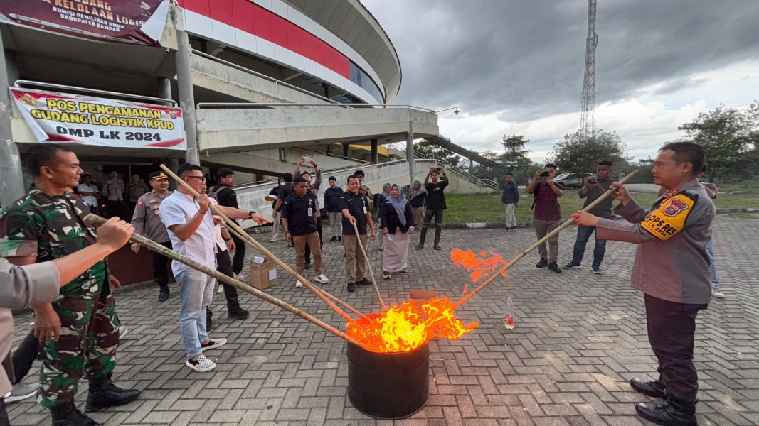 KPU Kampar Musnahkan Sisa Surat Suara Jelang Pelaksanaan Hari Pemungutan Suara