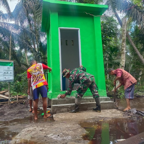 TMMD ke-123 Kodim 0314/Inhil, Koramil 09/Kemuning dan Masyarakat Desa Mumpa Bersatu Membangun MCK