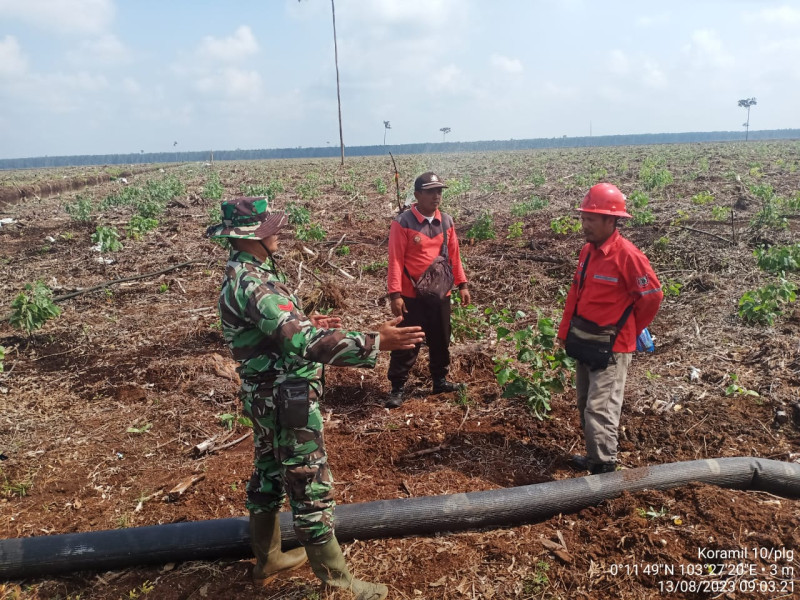 Patroli Karlahut Babinsa Koramil 10/Pelangiran Untuk Mencegah Kebakaran