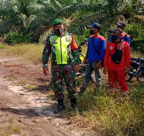 Babinsa Kampung Langkai dan MPA Laksanakan Patroli Antisipasi Karhutla di Wilayah Binaan
