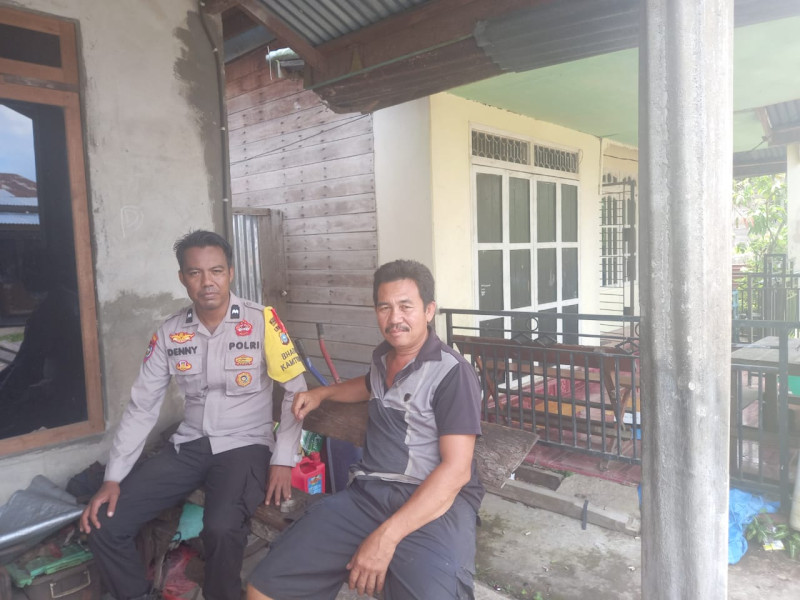 Giat Rutin Bhabinkamtibmas Desa Pungkat Aipda Denny Hidayat Melaksanakn Sambang Kepada Warganya