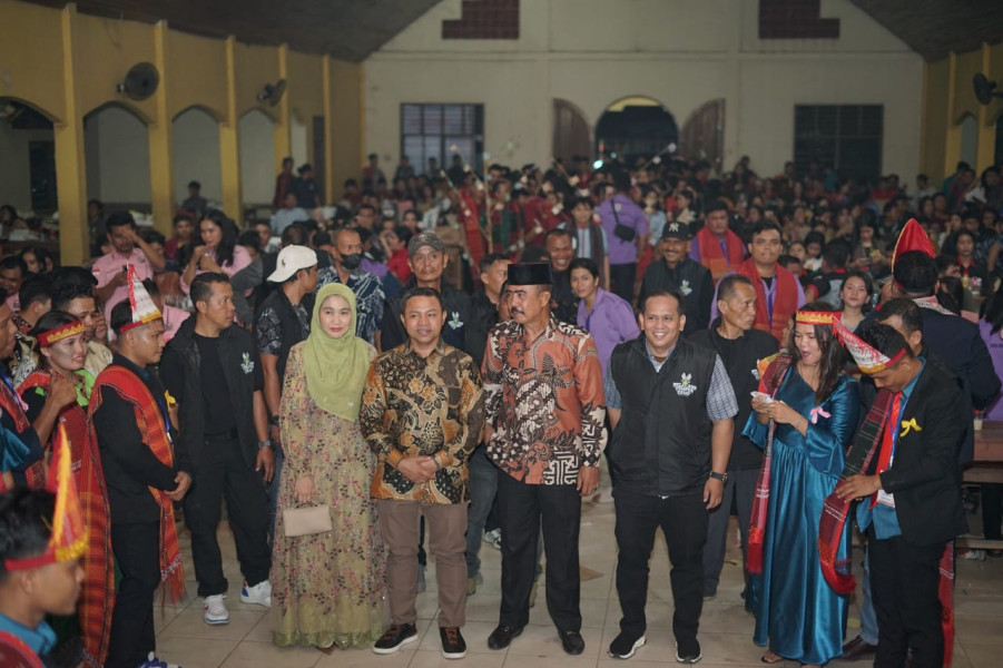 Abdul Wahid Hadiri Ulang Tahun Keempat Punguan Naposo Borbor Naimarata Pekanbaru