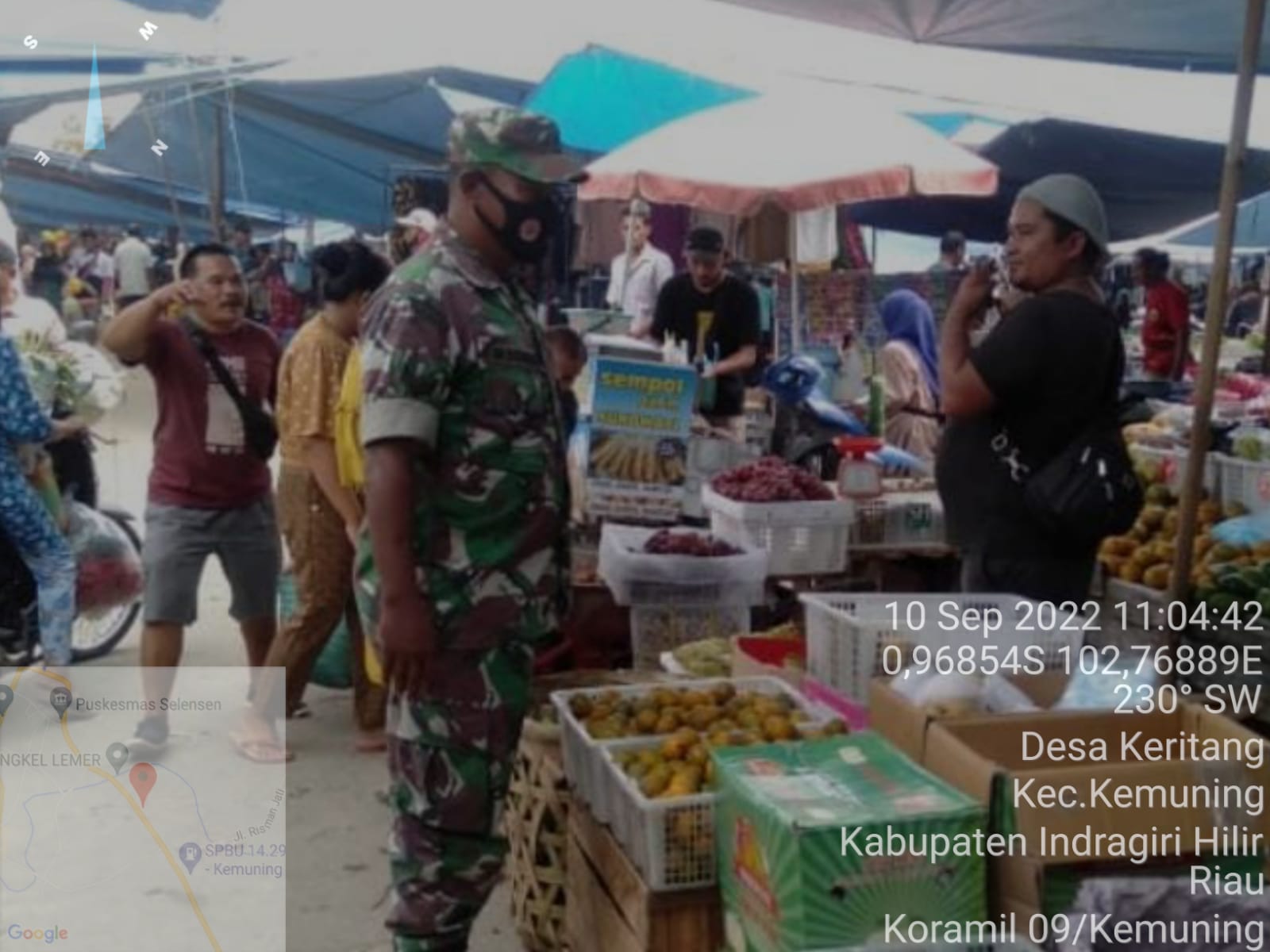 Personel Koramil 09/Kemuning Rutin Terapkan Protokol Kesehatan Kepada Warga