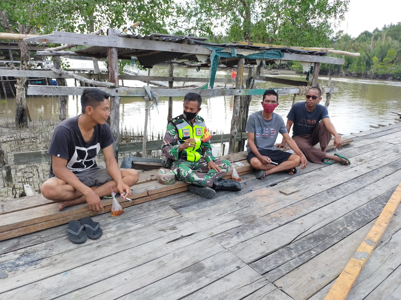 Bangun Kekompakan Hadapi Covid-19, Serda Asrion Lakukan Komsos