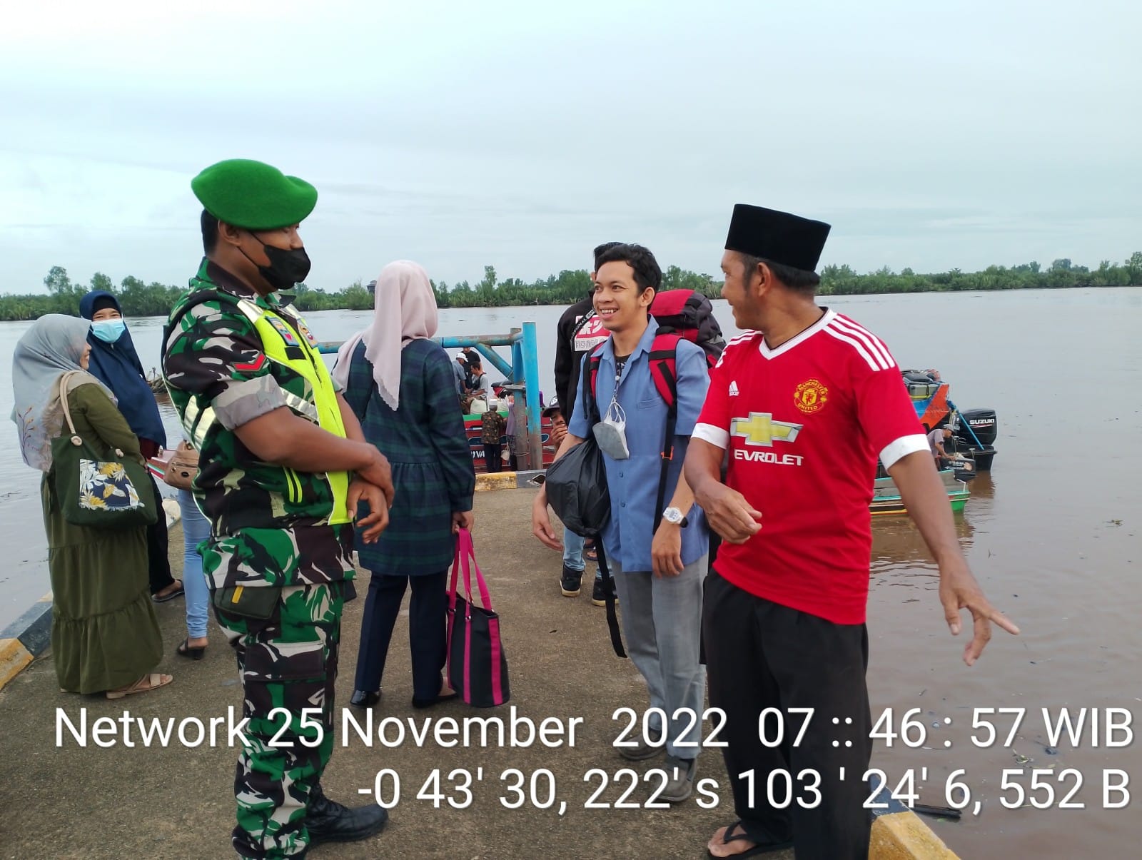 Pengecekan Terhadap Penumpang Pelabuhan LKMD Oleh Babinsa Koramil 07/Reteh