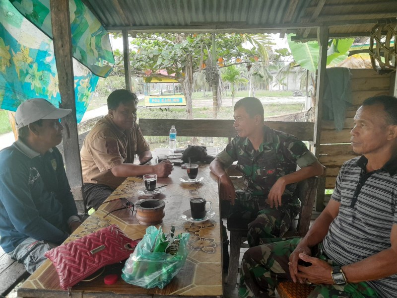 Babinsa Koramil 07/Reteh Himbau Warga Laksanakan Kegiatan Positif