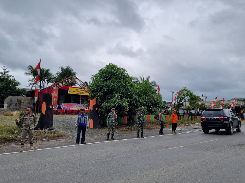 Beberapa Danramil 09/Kemuning dan Personil Turun Untuk Menjaga Keamanan Arus Mudik Nataru