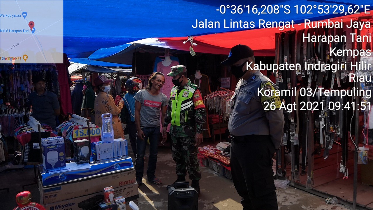 TNI-Polri dan Relawan Covid-19 Gelar Sosialisasi Prokes Pada Pengunjung di Pasar KM 8