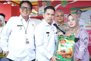 PJ Bupati Inhil Tinjau Pasar Murah di Kecamatan Kuindra