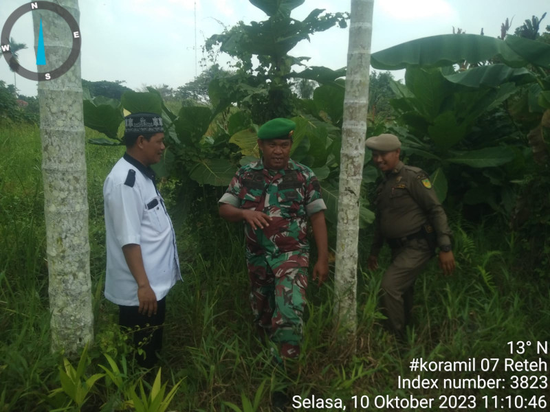 Babinsa Koramil 07/Reteh Terus Pantau Lahan dan Hutan Yang Terbakar di Wilayah Binaan