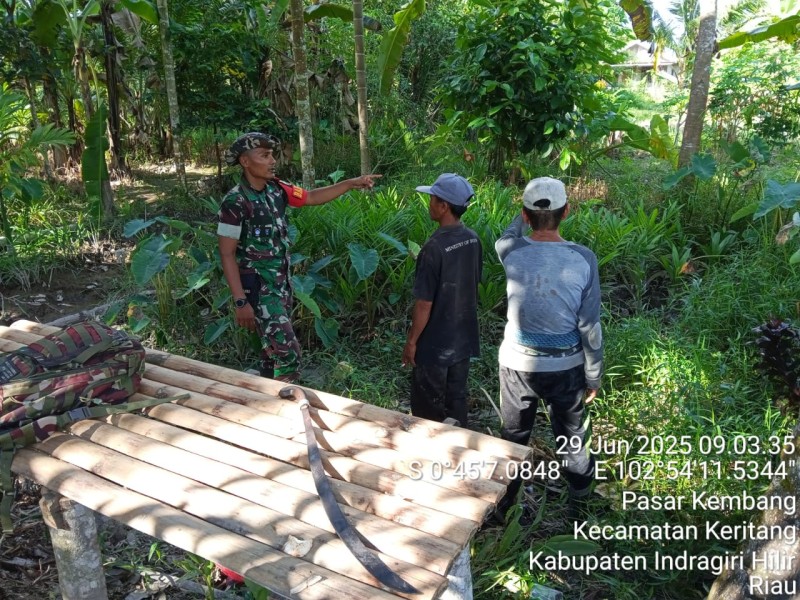 Patroli Karhutla di Desa Pasar Kembang: Babinsa dan Masyarakat Berhasil Mengantisipasi Karhutla