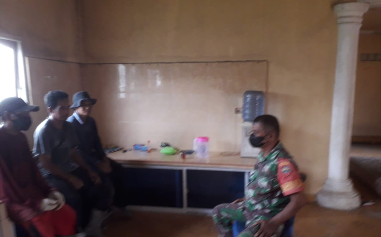 Babinsa Koramil 04/Kuindra Rutin Turun Ke Wilayah Binaan Guna Jalin Hubungan Baik