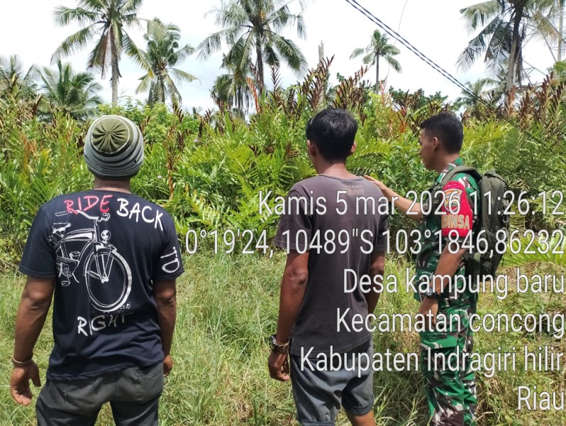 Babinsa Koramil 04/Kuindra Kembali Laksanakan Patroli Tapal Batas di Desa Kampung Baru