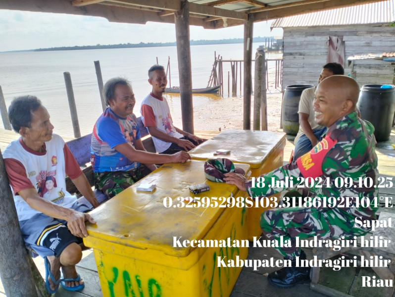 Tingkatkan Kerukunan Hidup Antar Sesama Bersama Babinsa Koramil 04/Kuindra Melalui Komsos