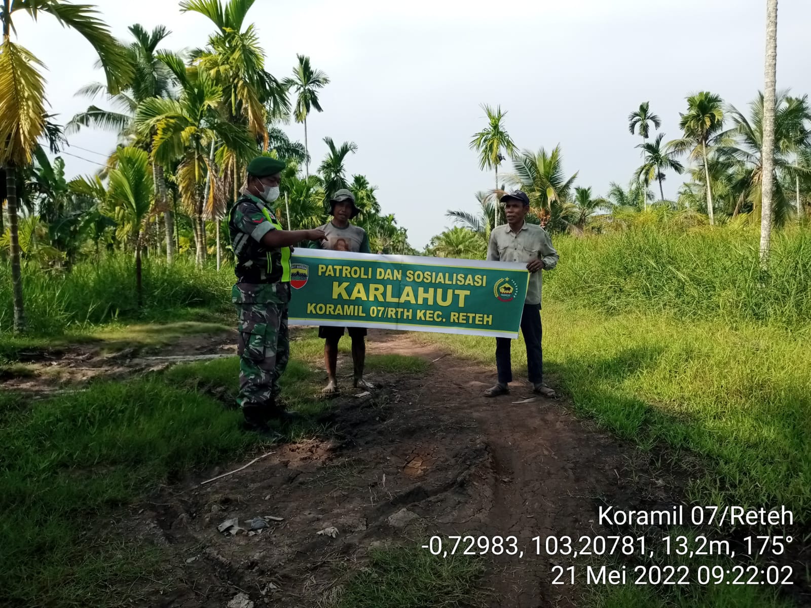 Babinsa Koramil 07/Reteh Lakukan Himbauan Agar Tidak Membakar Karlahut Sembarangan