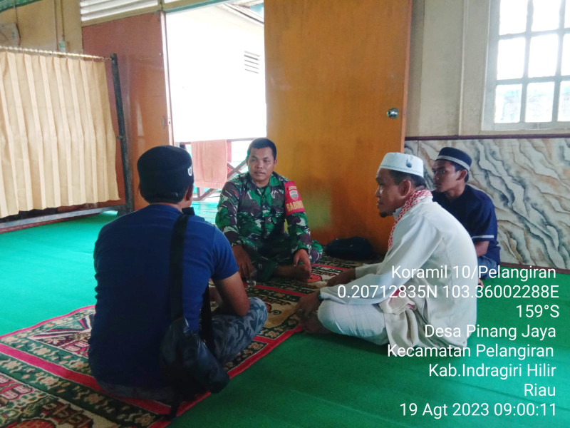 Jalin Keakraban, Koramil 10/Pelangiran Bersama Tokoh Agama dan Masyarakat Jaga Hubungan Baik Antar Sesama