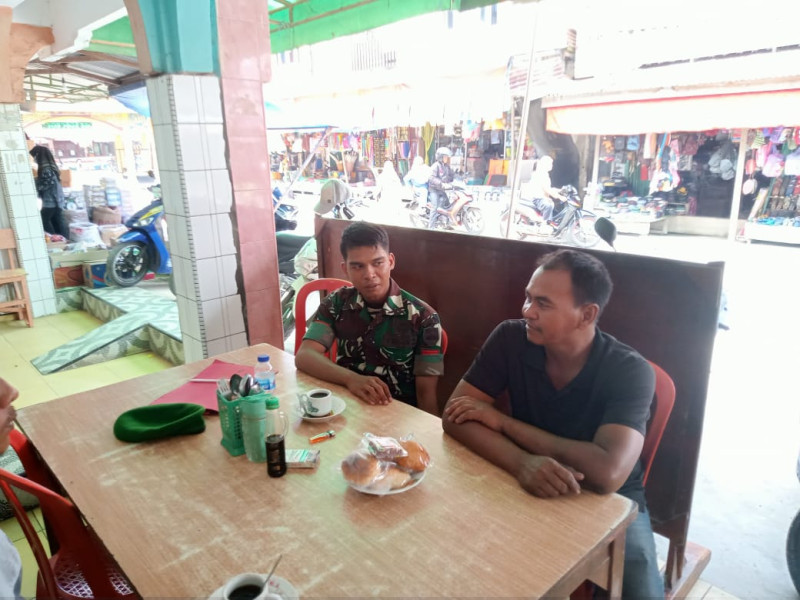 Babinsa Pratu Salman Perkuat Silaturahmi dengan Masyarakat Sungai Batang