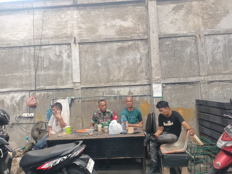 Babinsa Serda Margono Jalin Tali Silaturahmi dan Kedekatan Di Desa Binaan