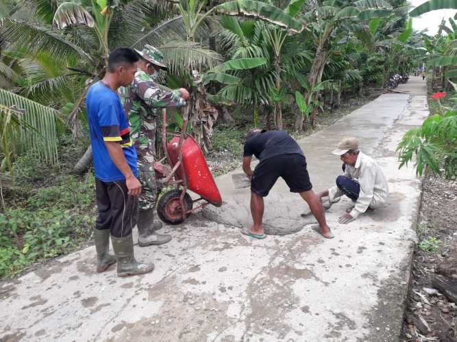 Babinsa Koramil 04/Kuindra Lakukan Goro Sekaligus Lakukan Himbauan Kepada Pemuda Desa