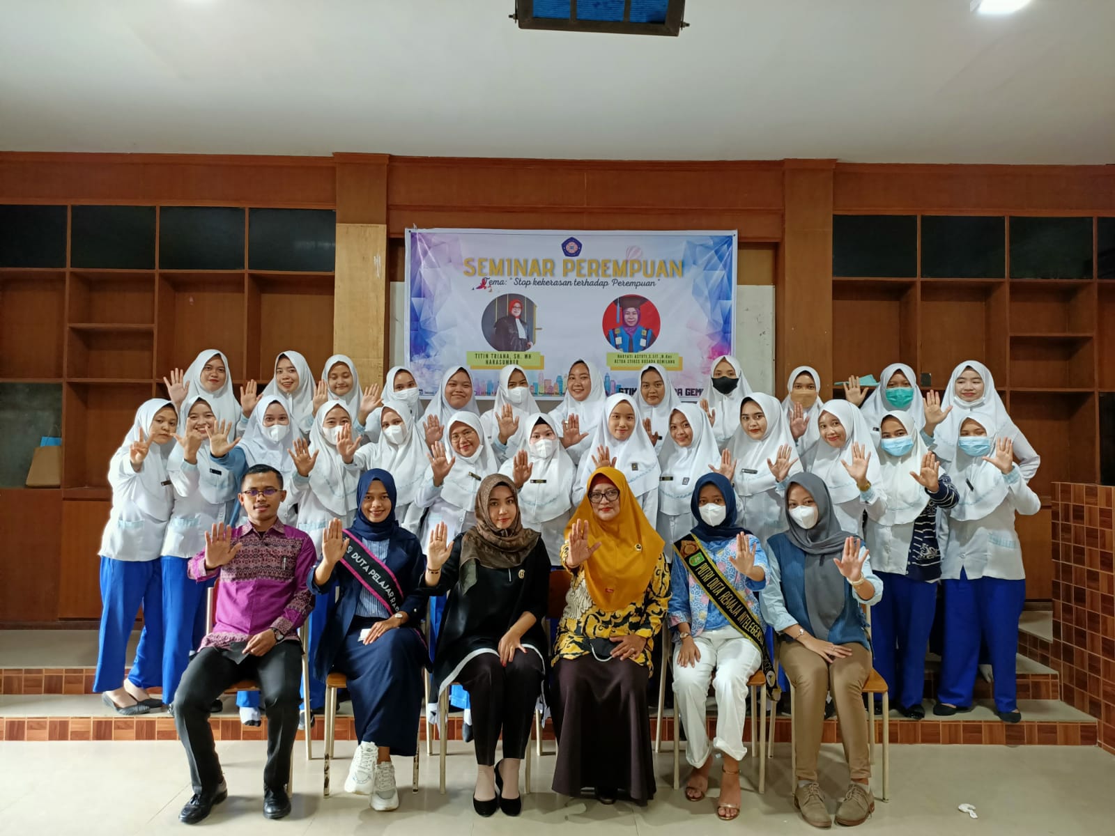 Stikes Husada Gemilang Melaksanakan Kegiatan Seminar Perempuan 