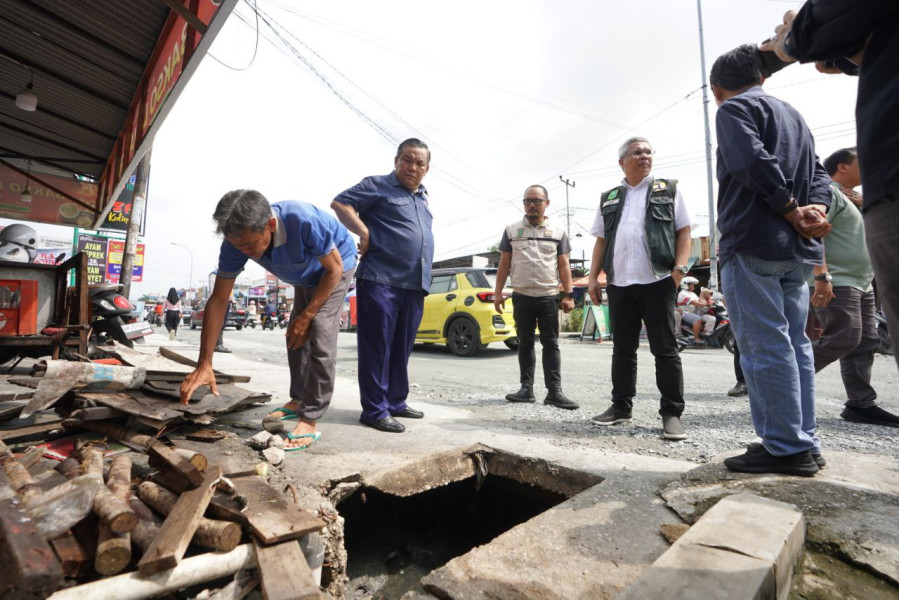 Pj Gubri Perintahkan Pemko Giatkan Gotong-royong Membersihkan Drainase