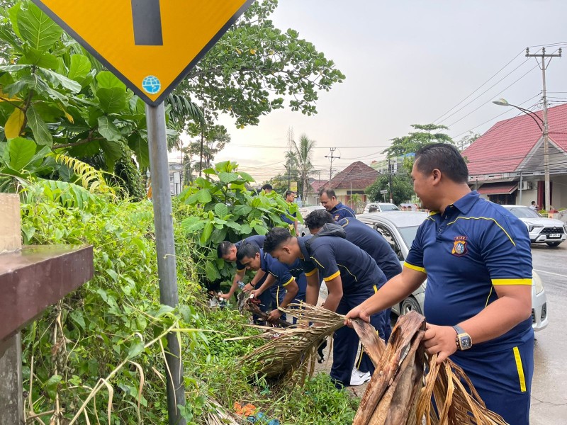 Kerja Bhakti, Upaya Polres Inhil Meningkatkan Kesadaran Lingkungan