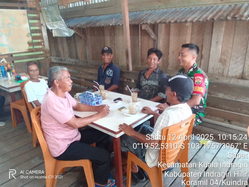 Babinsa Koramil 04/Kuindra Hadir di Tengah-Tengah Masyarakat untuk Membina Hubungan yang Baik