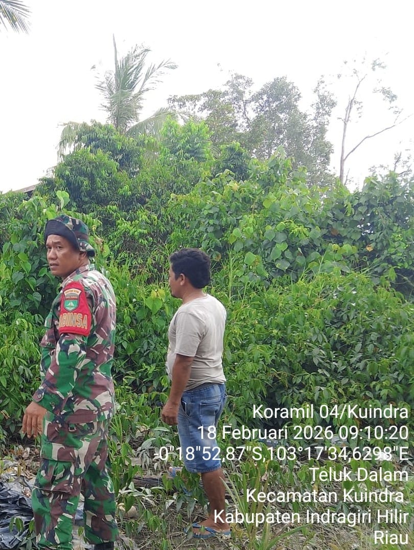 Babinsa Koramil 04/KDR Laksanakan Patroli Tapal Batas di Parit 6 Desa Teluk Dalam