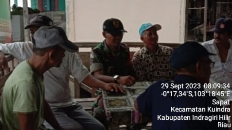 Babinsa Koramil 04/Kuindra Ajarkan Kepada Anak-Anak Arti Moral