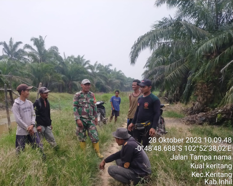 Pencegahan Karhutla Terus Dilakukan Babinsa Koramil 09/Kemuning Guna Cegah Kebakaran Di Wilayah