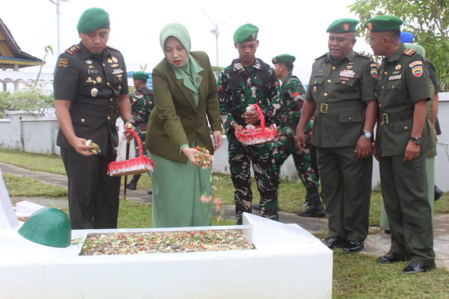 Dalam Memperingati Hari Juang TNI-AD, Kodim 0314/Inhil Lakukan Ziarah, Peletakan Karang Bungan dan Tabur Bunga