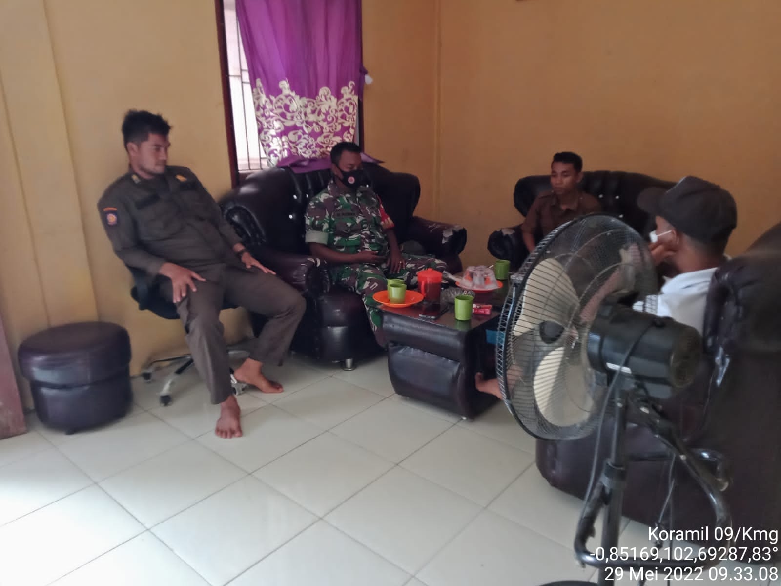 Jalin Tali Silaturahmi, Babinsa Koramil 09/Kemuning Adakan Komsos