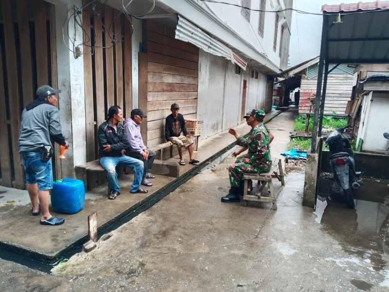 Sentuhan Denny: Babinsa Gagas Komunikasi Produktif, Tanjung Pidada Bersih dan Aman