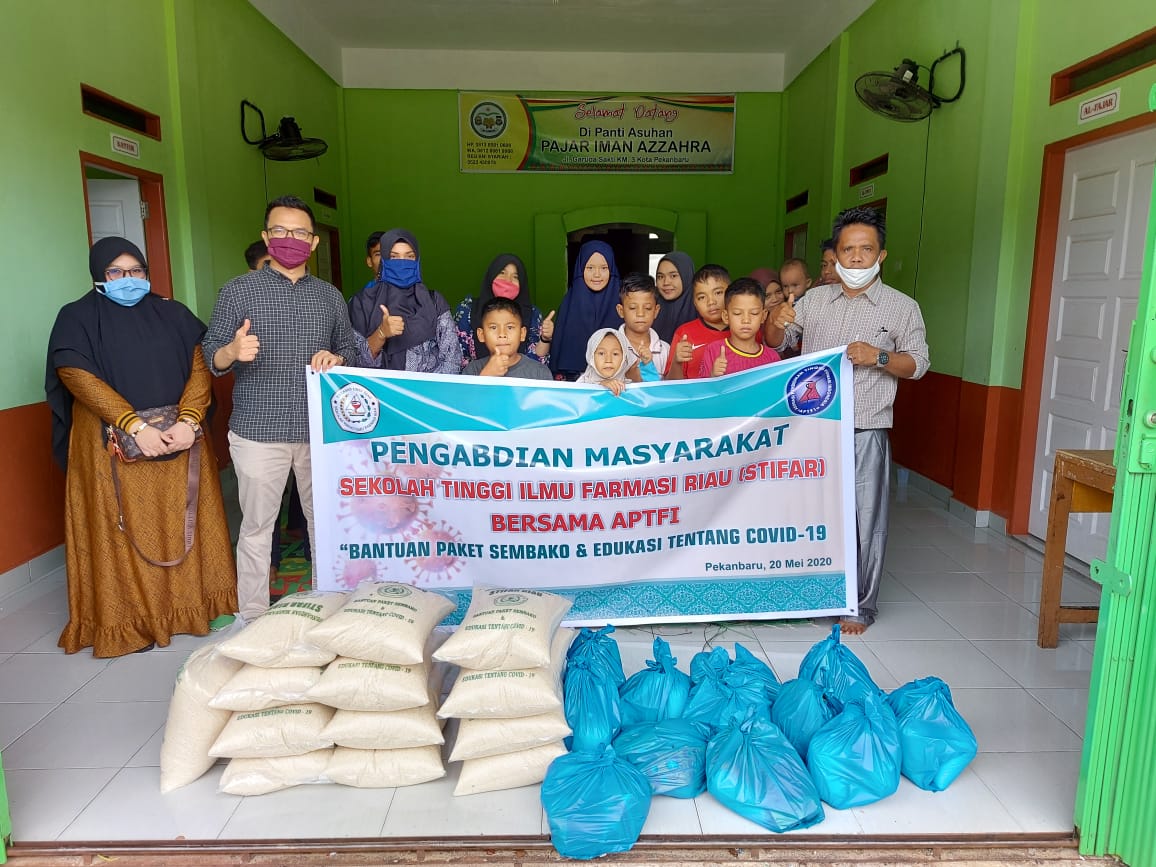 Hebat.. Kegiatan Bakti Sosial  Pembagian Sembako dan Edukasi COVID 19 STIFAR Riau Berjalan Lancar