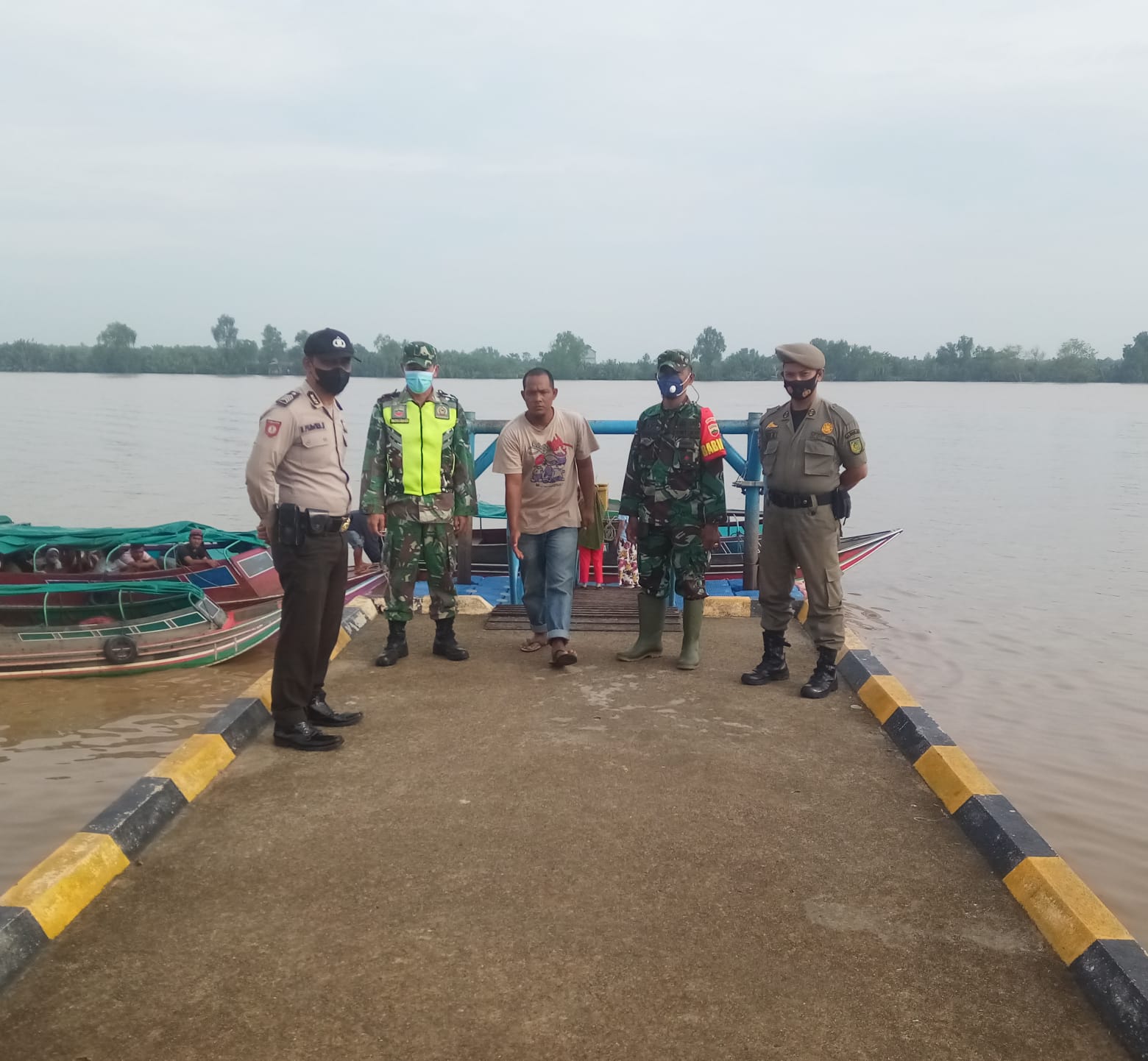 Konsisten, Satgas Covid-19 dan Koramil 07/Reteh Terus Tegakkan Protokol Kesehatan 