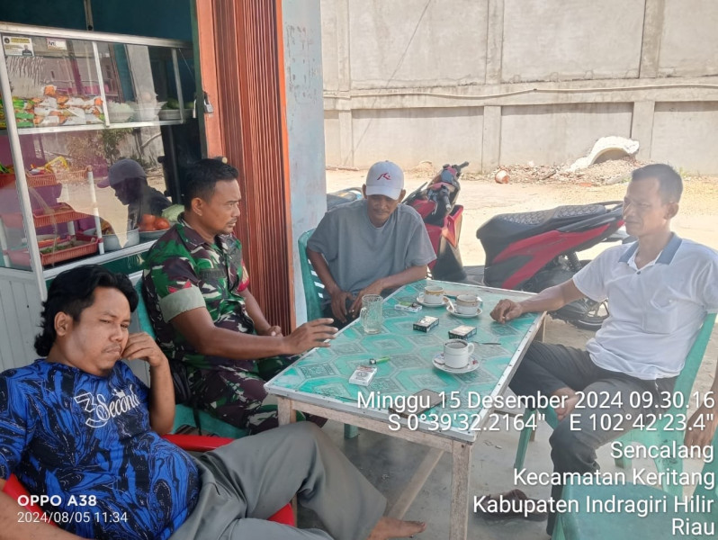 Babinsa Koramil 09/Kemuning Intens Laksanakan Komsos di Desa Sencalang