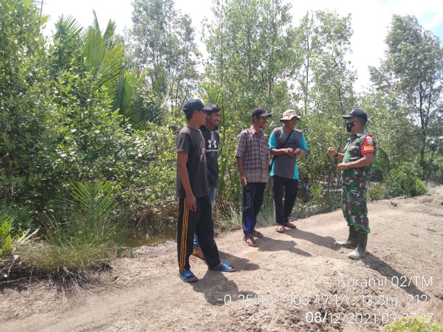 Serda Agusmi Harianto Sosialisasikan Bahaya Karhutla Kepada Masyarakat di Desa Binaan