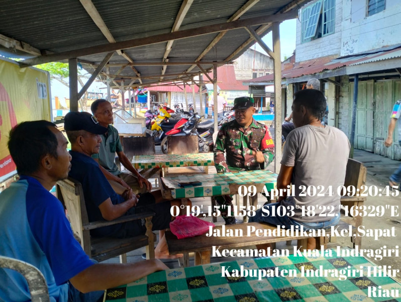 Wujudkan Kebersamaan, Babinsa Koramil 04/Kuindra Laksanakan Komsos Guna Jalin Silaturahmi Antar Sesama