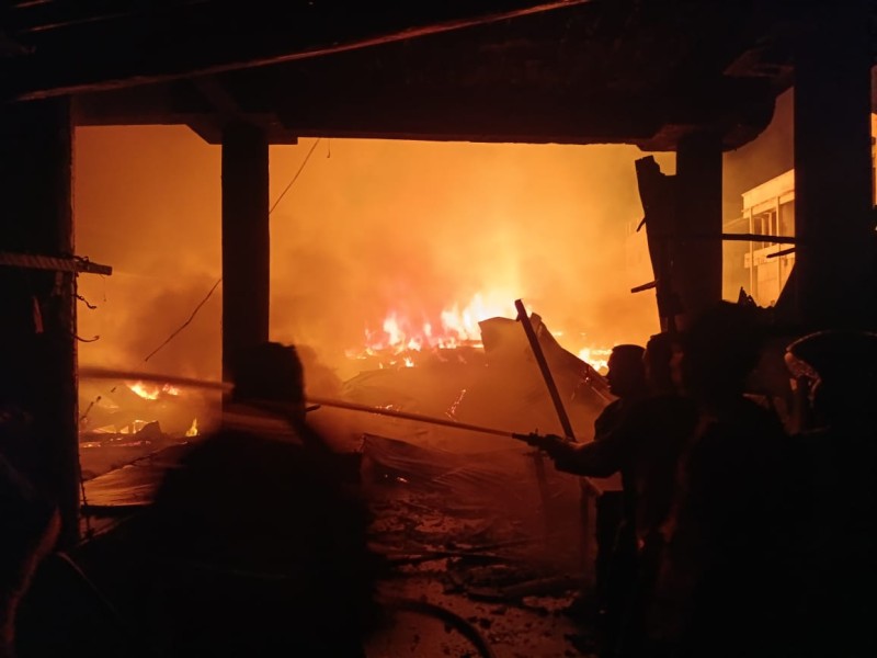 Duka yang Mendalam, Si 'Jago Merah' Hancurkan Harapan dan Mata Pencaharian Pedagang Pasar Ikan dan Sayur di Tembilahan