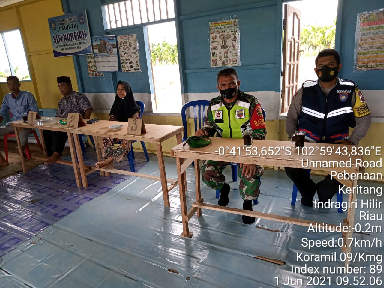 Babinsa 09/Kemuning dan Bhabinkamtibmas Kawal Pemilihan BPD Desa Pebenaan