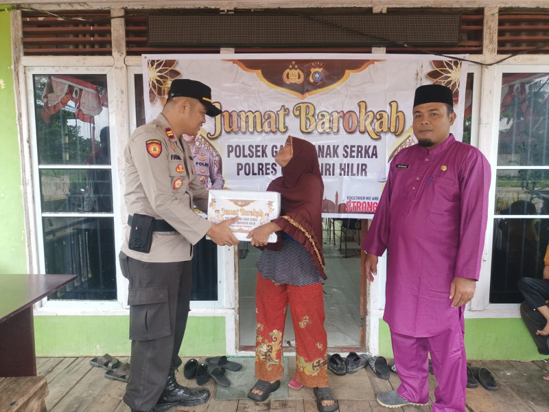 Baru Beberapa Hari Menjabat Polsek Guang Anak Serka Gelar Kegiatan Jum'at Barokah di Desa Teluk Sungka
