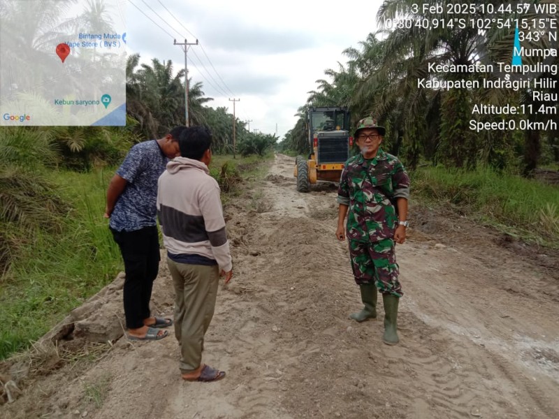 Danramil 04/Kuindra Tinjau Lokasi TMMD ke-123 Jalan Poros Mumpa dengan Karya Tunas Jaya