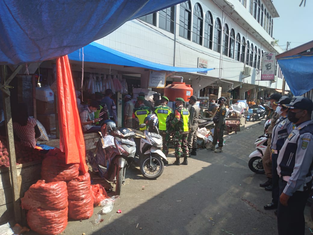 Siang-malam, TNI-Polri dan Instansi Terkait Sasar Titik Keramaian di Kota Tembilahan