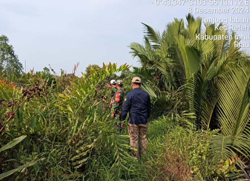 Babinsa Koramil 07/Reteh, Pratu Salman, Gelar Patroli Karhutla Bersama Masyarakat