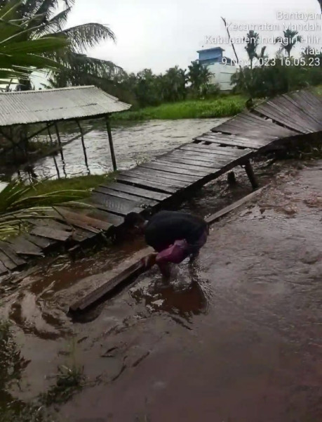 2 Unit Jembatan Warga Desa Bantaiyan Rusak Parah, PT. GIN Diminta Bertanggung Jawab