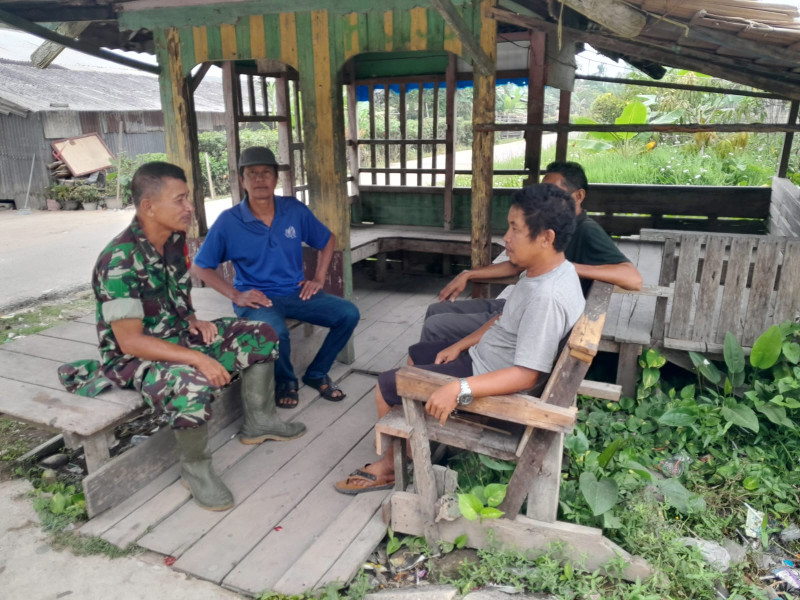 Koramil 07/Reteh Mengingatkan Masyarakat Agar Tidak Membakar Lahan dan Hutan