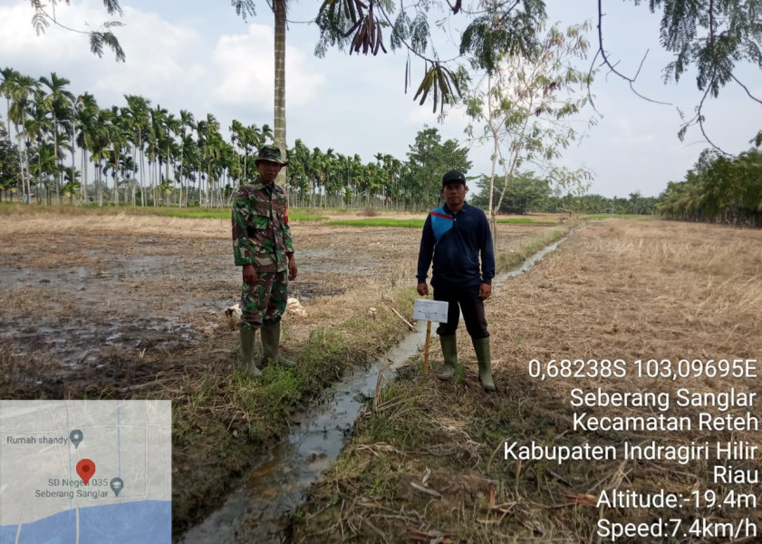 Babinsa Koramil 07/Reteh Berkomitmen Meningkatkan Kualitas Hidup Masyarakat melalui Komsos dan Kerjasama