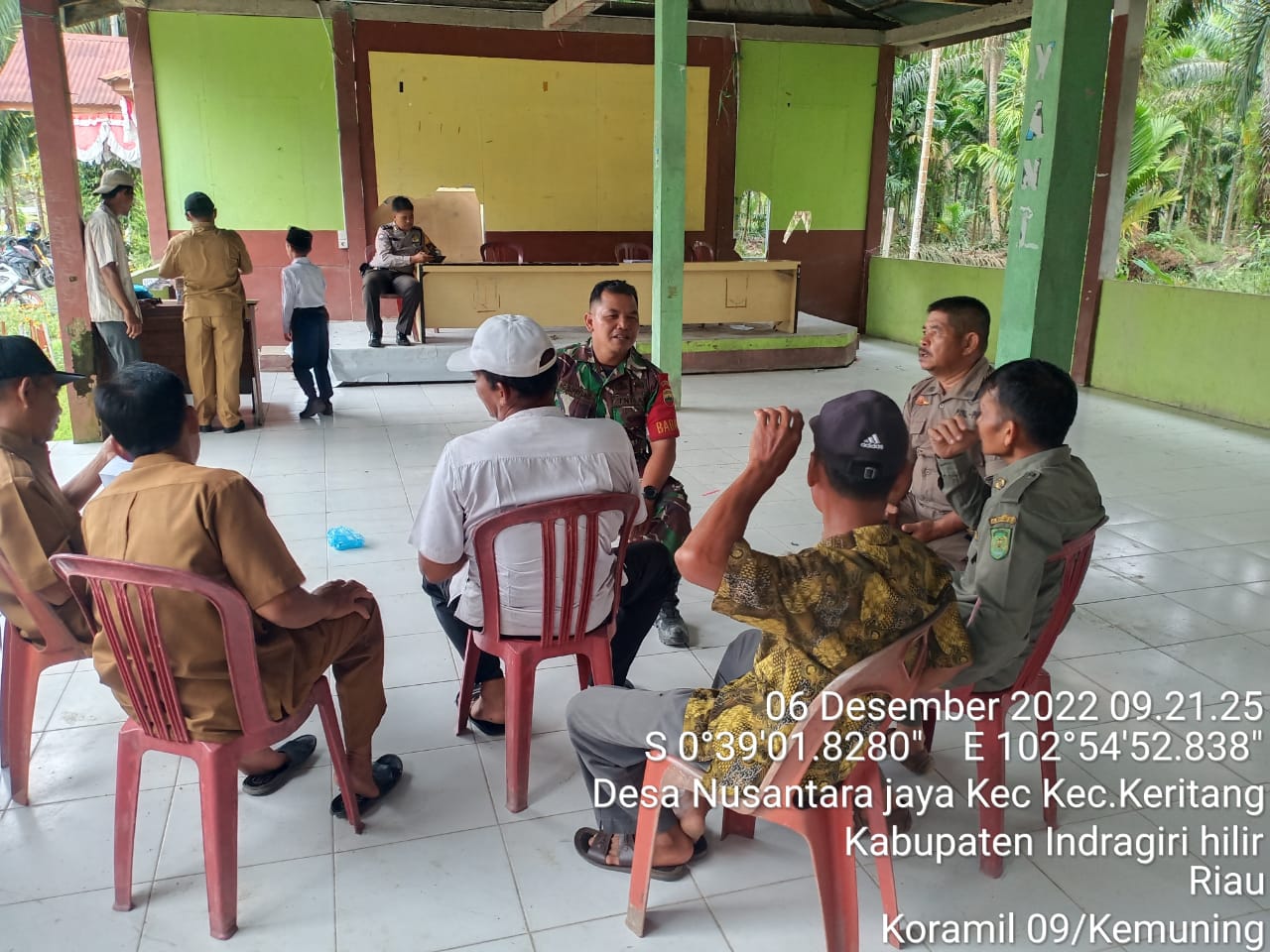 Upaya Bangun Silaturahmi Antara Babinsa Koramil 09/Kemuning Dengan Masyarakat