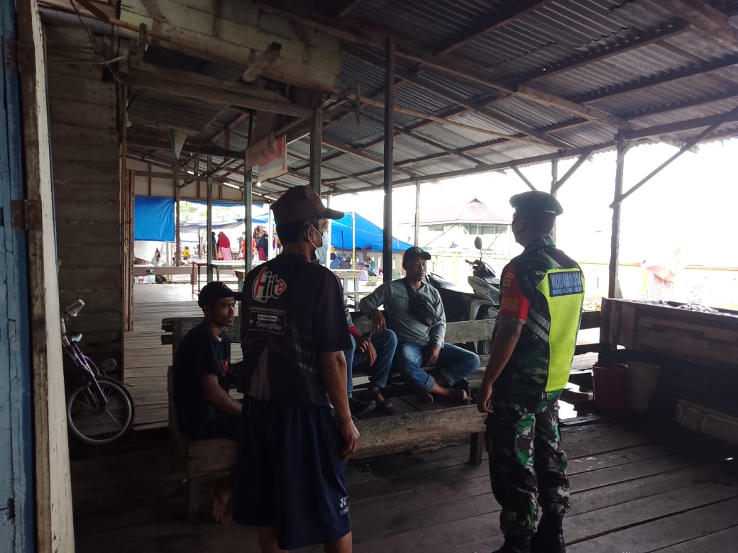 Selalu Terapkan Prokes Kepada Warga Oleh Anggota Koramil 04/Kuindra